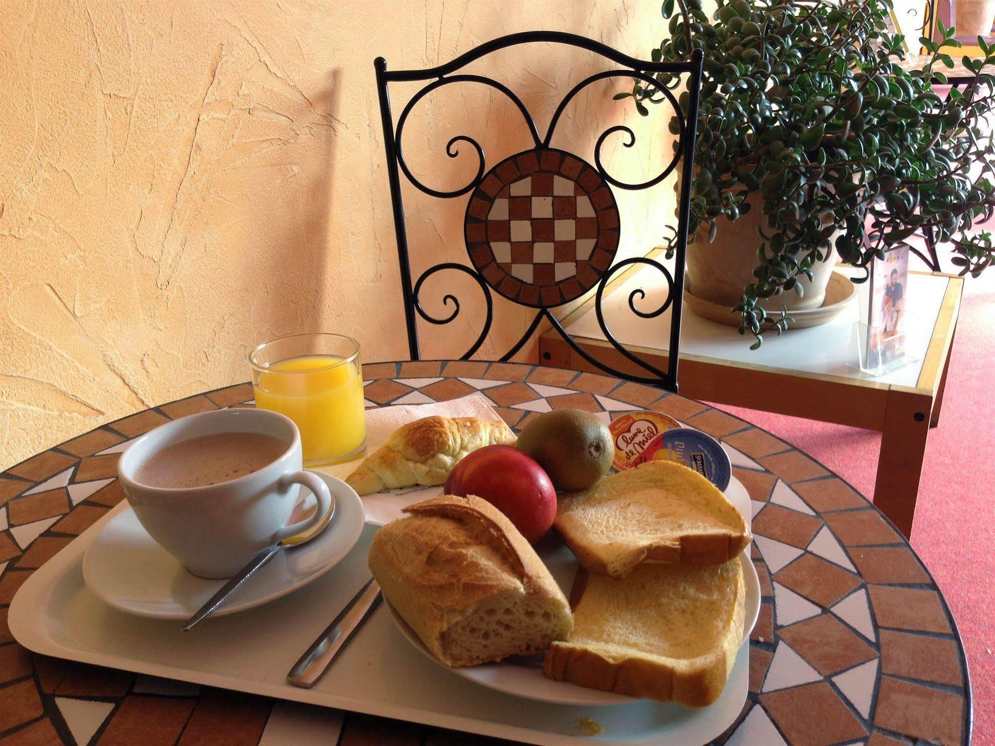 Logis Hotel Atrium Epinal Golbey Chavelot Экстерьер фото
